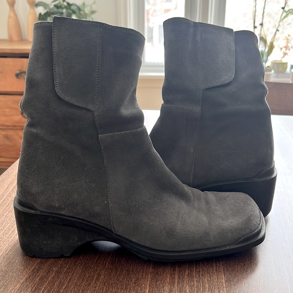 Grey suede andré assous boots (women)